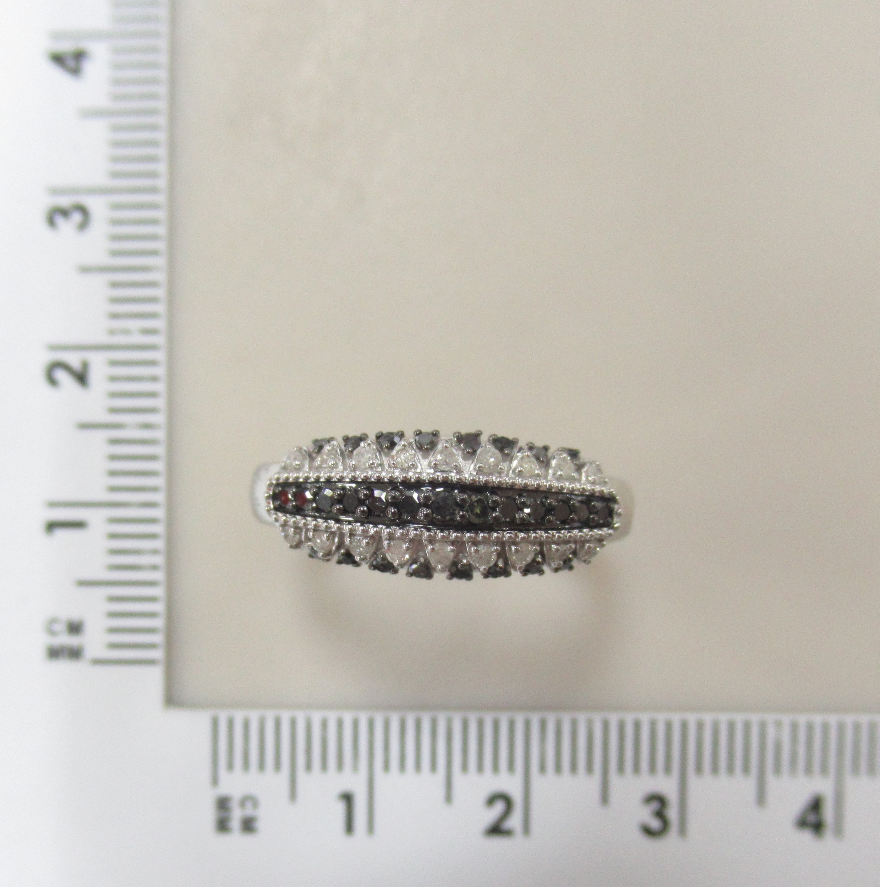 Серебряное кольцо с бриллиантами